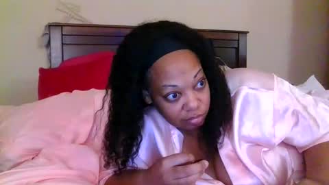 Snapshot of brownroundrenee chatting on 05-04-26, 11:17 brownroundrenee online show from 05-04-26, 11:17