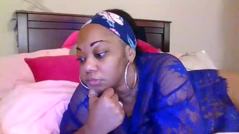 Snapshot of brownroundrenee chatting on 05-24-26, 11:15 brownroundrenee online show from 05-24-26, 11:15