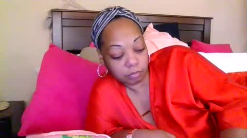 Snapshot of brownroundrenee chatting on 06-04-26, 12:11 brownroundrenee online show from 06-04-26, 12:11