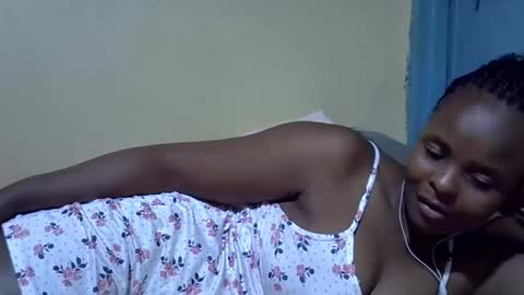 Snapshot of brownsexy_baby chatting on 10-16-25, 06:53 brownsexy_baby online show from 10-16-25, 06:53