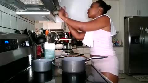 Snapshot of brownsugarcutie3 chatting on 12-18-25, 01:44 Brownsuagrcutie online show from 12-18-25, 01:44