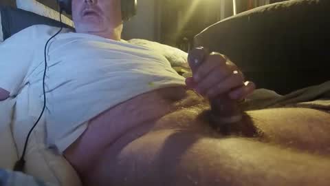 Snapshot of brt157 chatting on 09-18-25, 02:13 robert online show from 09-18-25, 02:13