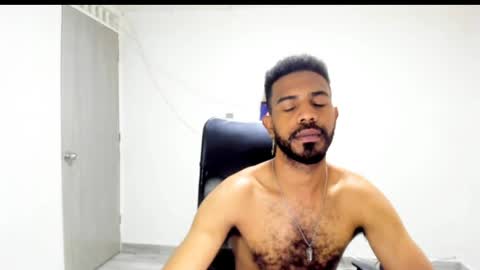 bruce_1111 online show from 04-08-26, 03:34