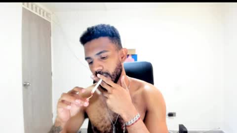 bruce_1111 online show from 04-10-26, 07:51