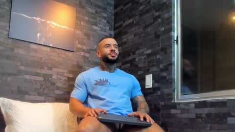 Snapshot of brucedallas chatting on 10-16-25, 02:56 brucedallas online show from 10-16-25, 02:56