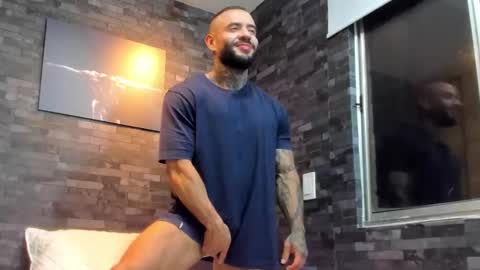 Snapshot of brucedallas chatting on 10-30-25, 01:07 brucedallas online show from 10-30-25, 01:07