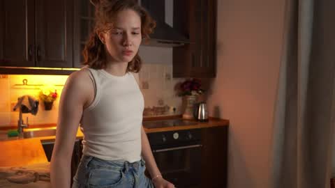 Snapshot of brunaeveritt chatting on 04-17-26, 02:42 Tess online show from 04-17-26, 02:42