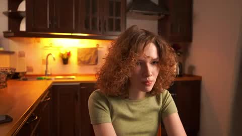Snapshot of brunaeveritt chatting on 04-18-26, 01:59 Tess online show from 04-18-26, 01:59