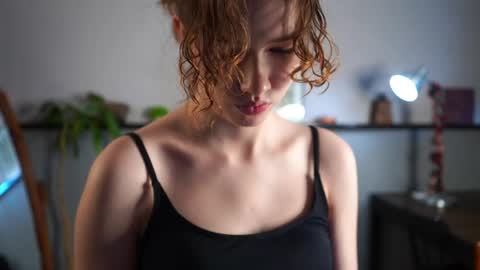 Snapshot of brunaeveritt chatting on 05-09-26, 01:49 Tess online show from 05-09-26, 01:49