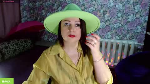Snapshot of brunette7786 chatting on 04-25-26, 09:01 Julia online show from 04-25-26, 09:01