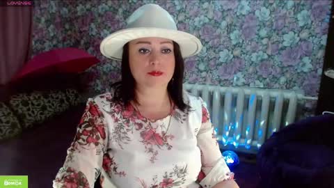 Snapshot of brunette7786 chatting on 05-27-26, 08:50 Julia online show from 05-27-26, 08:50