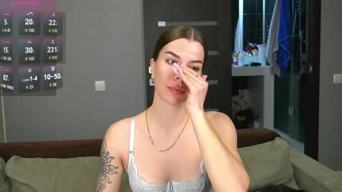 Snapshot of brunette_from_the_moon chatting on 04-05-26, 09:56 Alice online show from 04-05-26, 09:56