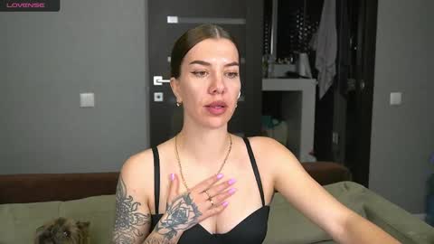 Snapshot of brunette_from_the_moon chatting on 04-09-26, 09:53 Alice online show from 04-09-26, 09:53