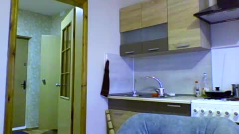 Ellis online show from 12-18-24, 06:32