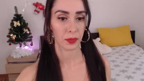 Snapshot of brunettgirl_ chatting on 12-17-25, 08:20 Ellis online show from 12-17-25, 08:20