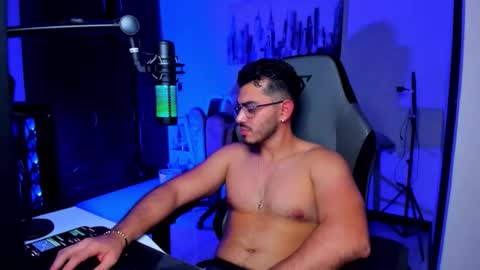 Snapshot of bruno_diaz31 chatting on 11-30-25, 05:00 Bruno online show from 11-30-25, 05:00