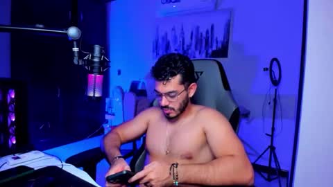 Snapshot of bruno_diaz31 chatting on 12-21-25, 04:19 Bruno online show from 12-21-25, 04:19