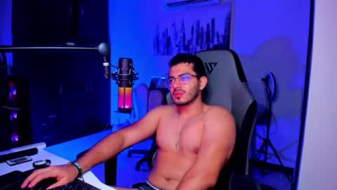 Snapshot of bruno_diaz31 chatting on 02-15-26, 07:51 Bruno online show from 02-15-26, 07:51