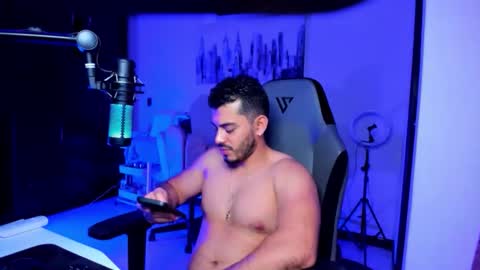 Snapshot of bruno_diaz31 chatting on 04-27-26, 04:43 Bruno online show from 04-27-26, 04:43