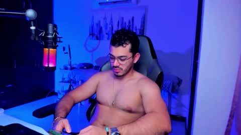 Snapshot of bruno_diaz31 chatting on 05-25-26, 04:29 Bruno online show from 05-25-26, 04:29