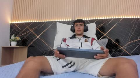 Snapshot of bruno_fox_ chatting on 06-09-26, 07:25 Bruno online show from 06-09-26, 07:25