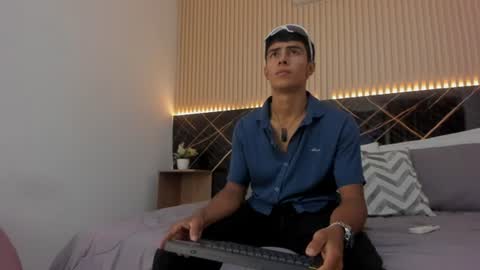 Snapshot of bruno_fox_ chatting on 06-11-26, 08:18 Bruno online show from 06-11-26, 08:18
