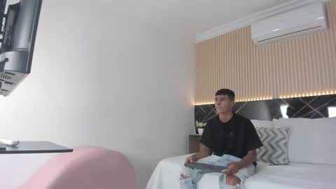 Snapshot of bruno_fox_ chatting on 06-22-26, 07:11 Bruno online show from 06-22-26, 07:11