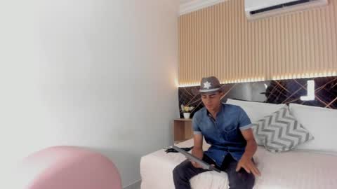 Snapshot of bruno_fox_ chatting on 06-23-26, 07:45 Bruno online show from 06-23-26, 07:45