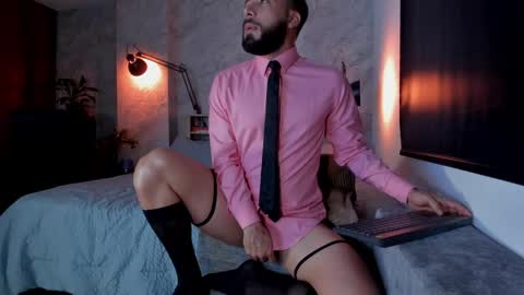Snapshot of bruno_woods chatting on 09-10-25, 01:16 Andres Suarez online show from 09-10-25, 01:16