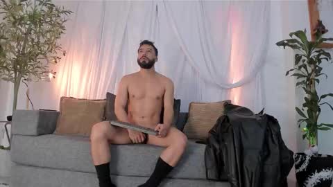 Snapshot of bruno_woods chatting on 10-19-25, 05:24 Andres Suarez online show from 10-19-25, 05:24