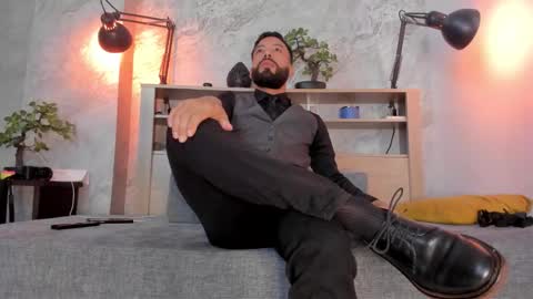 Andres Suarez online show from 12-16-25, 01:27