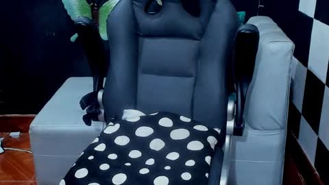 Join my fan club here 150 tokens a month online show from 02-13-25, 04:39