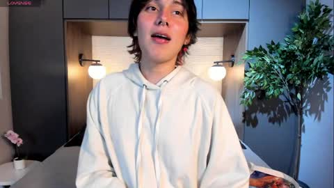 Snapshot of brunodeluca_ chatting on 05-25-26, 08:15 Bruno online show from 05-25-26, 08:15