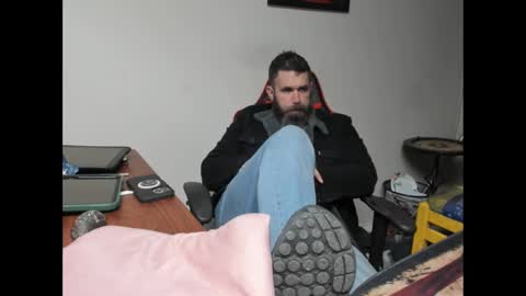 Snapshot of brutalmaster1983 chatting on 10-25-25, 06:35 BRUTALMASTER1983 online show from 10-25-25, 06:35