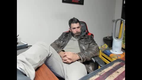 Snapshot of brutalmaster1983 chatting on 11-06-25, 07:15 BRUTALMASTER1983 online show from 11-06-25, 07:15