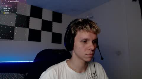 Snapshot of bryamado chatting on 09-24-25, 01:20 bryamado online show from 09-24-25, 01:20