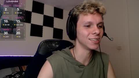 Snapshot of bryamado chatting on 10-06-25, 11:24 bryamado online show from 10-06-25, 11:24