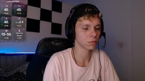 Snapshot of bryamado chatting on 10-22-25, 02:12 bryamado online show from 10-22-25, 02:12