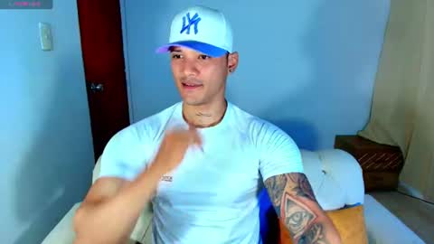 Snapshot of bryan_boy_ chatting on 07-17-26, 01:56 bryan online show from 07-17-26, 01:56
