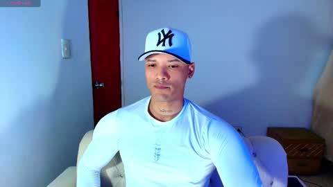 Snapshot of bryan_boy_ chatting on 07-31-26, 01:49 bryan online show from 07-31-26, 01:49
