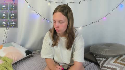 Snapshot of bubblebbb chatting on 12-14-24, 05:18 Sabrina online show from 12-14-24, 05:18