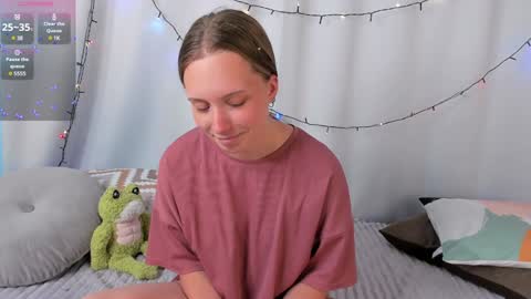 Snapshot of bubblebbb chatting on 12-18-24, 10:19 Sabrina online show from 12-18-24, 10:19