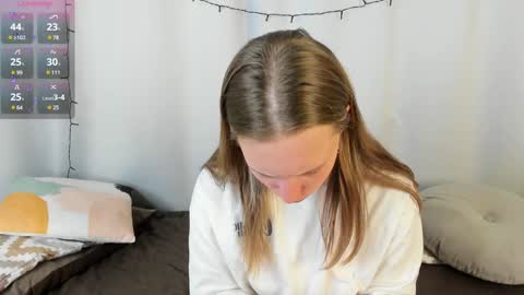 Snapshot of bubblebbb chatting on 12-31-24, 04:06 Sabrina online show from 12-31-24, 04:06