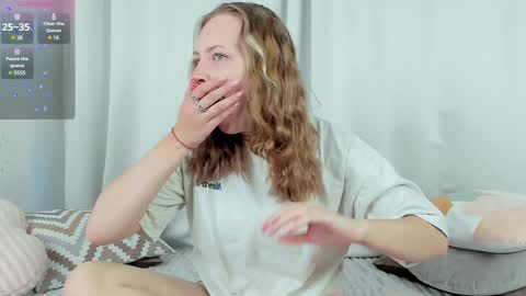 Snapshot of bubblebbb chatting on 02-08-25, 04:25 Sabrina online show from 02-08-25, 04:25