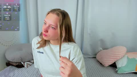 Snapshot of bubblebbb chatting on 02-09-25, 04:14 Sabrina online show from 02-09-25, 04:14