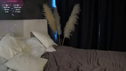 Snapshot of bubblebbb chatting on 09-09-25, 04:12 Sabrina online show from 09-09-25, 04:12