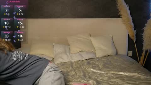 Snapshot of bubblebbb chatting on 10-08-25, 04:21 Sabrina online show from 10-08-25, 04:21