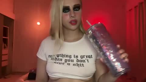 Isabella but call me isa  online show from 09-12-25, 04:45