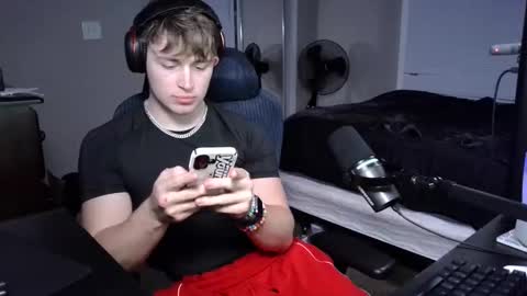 Snapshot of bubblebuttbdn chatting on 10-15-25, 02:22 BubblebuttBdn online show from 10-15-25, 02:22