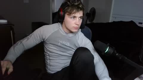 Snapshot of bubblebuttbdn chatting on 12-15-25, 01:43 BubblebuttBdn online show from 12-15-25, 01:43